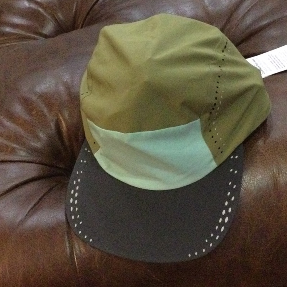 Lululemon lightweight crushable run hat This hat is reflective running hat